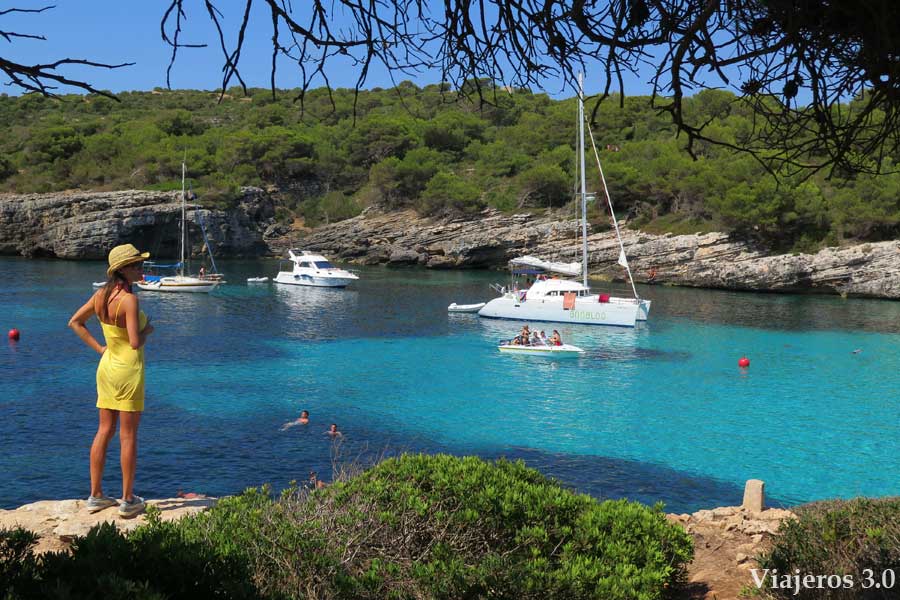 Vistas panorรกmicas de Cala en Turqueta en el sur de Menorca