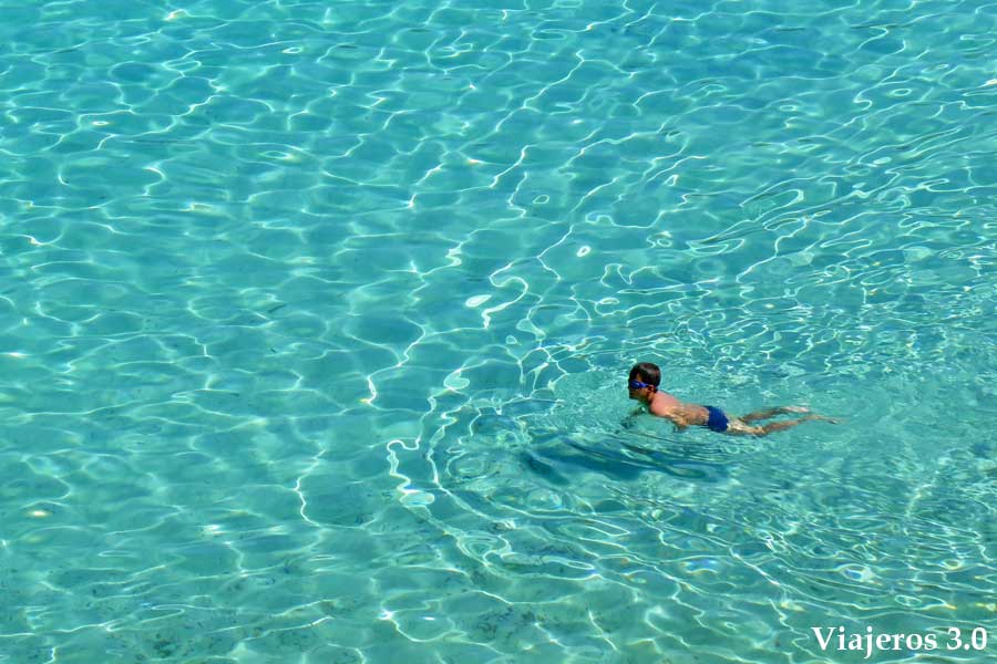 Aguas transparentes en Cala Galdana Menorca