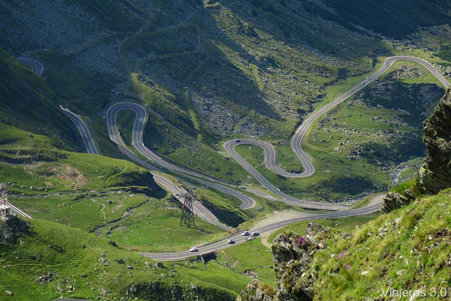 curvas en la carretera Transfagarasan
