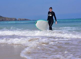 Escuela de Surf en Galicia: érase una vez una torpe a una tabla pegada