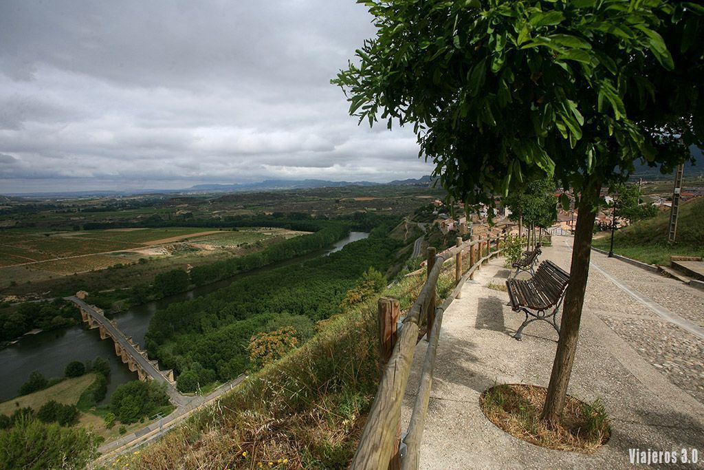 río Ebro en San Vicente de la Sonsierra, uno de los pueblos más bonitos de La Rioja