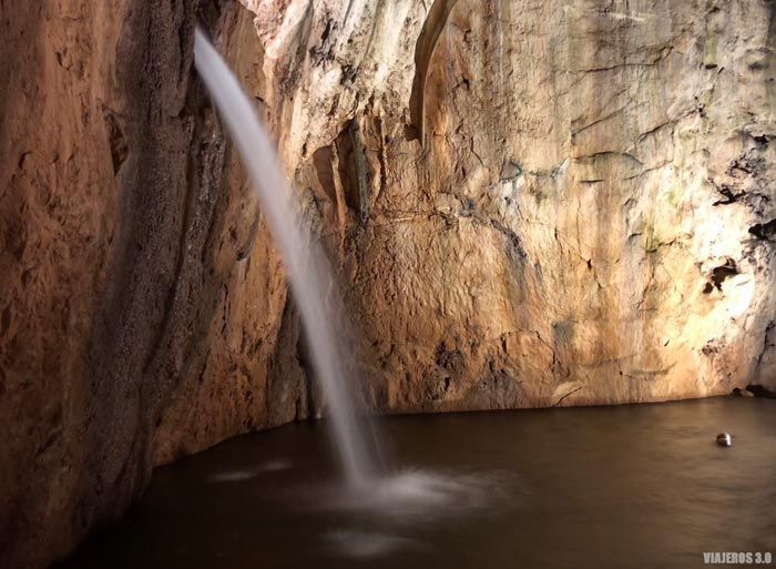 Cascada en el interior de Valporquero