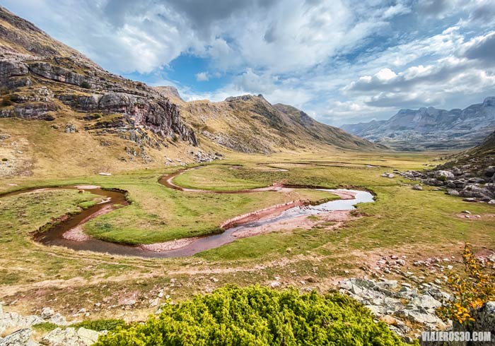 Meandros en el Valle de Aguas Tuertas, provincia de Huesca