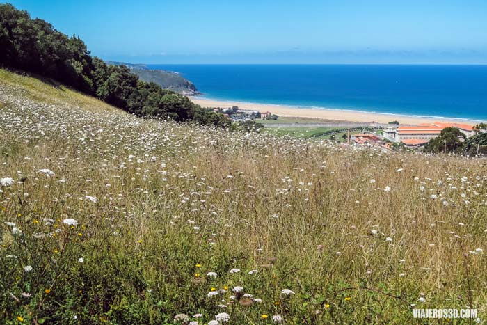 Playa de Berría desde el Monte Buciero.