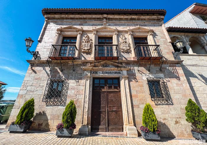 Fachada renacentista del Ayuntamiento de San Vicente de la Barquera