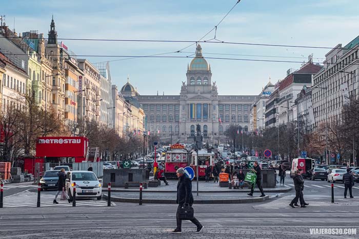 Qué visitar en Praga: plaza de Wenceslao