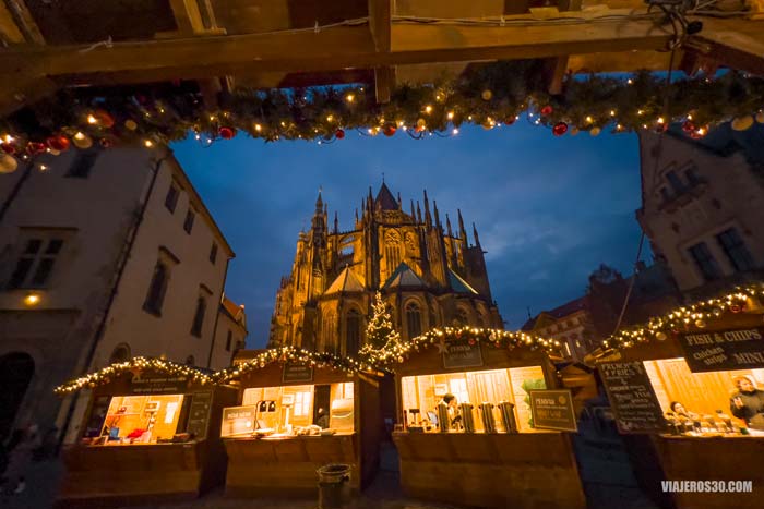 Mercadillo navideño en Praga.
