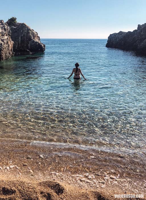 Aquarium Beach, mejores playas de Albania en la Riviera Albanesa.