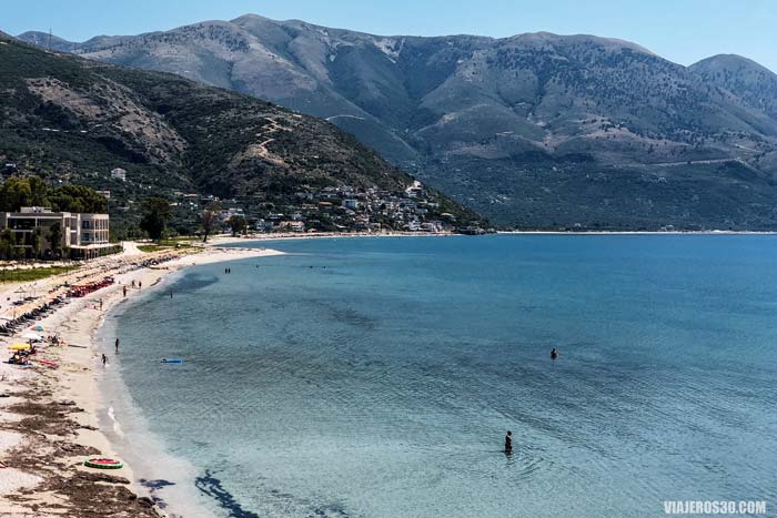 La kilรณmetrica playa de Borsch Beach.