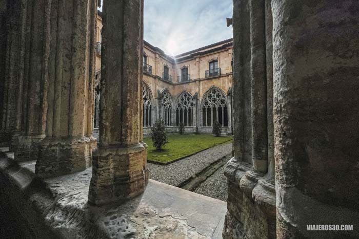 Claustro de la Catedral de Oviedo.