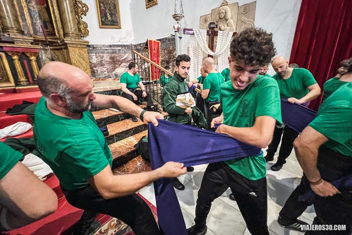 Costaleros en la Semana Santa de Badajoz