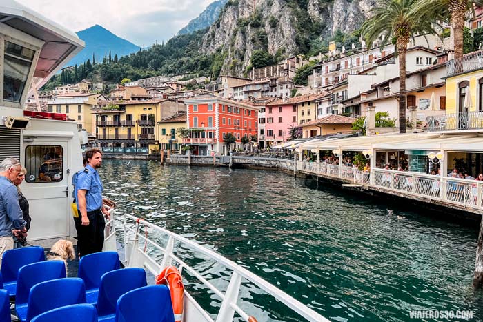 Barco público en el Lago de Garda.