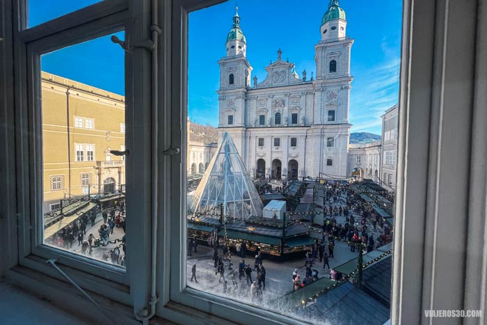 La preciosa Plaza de la Catedral de Salzburgo.