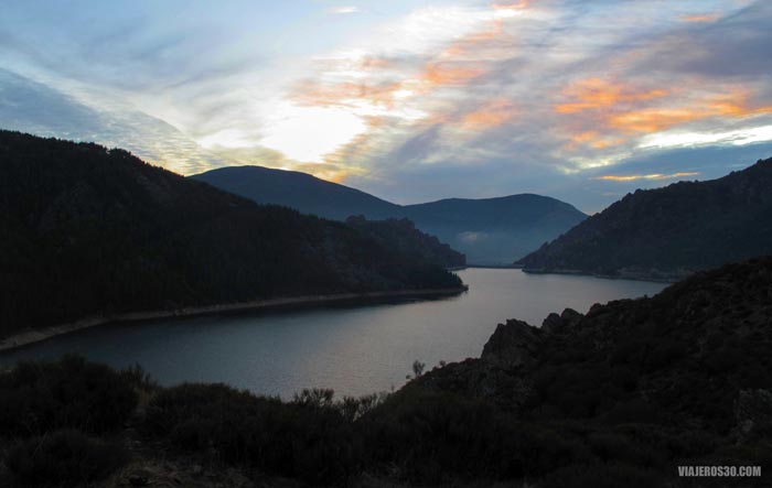 atardecer en el pantano de Camporredondo