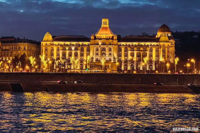 Fachada del Balneario Gellert en Budapest