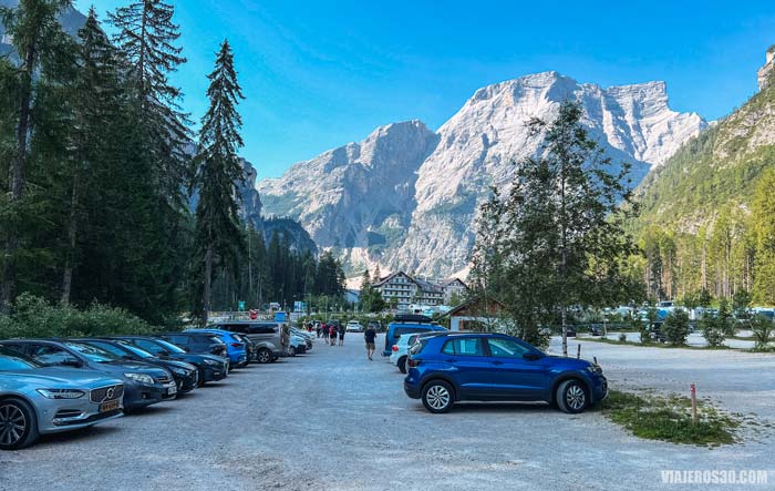 Aparcamiento en el Lago de Braies