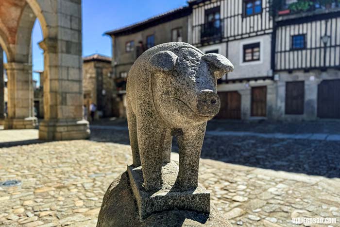 Estatua del marrano de San Antón en La Alberca
