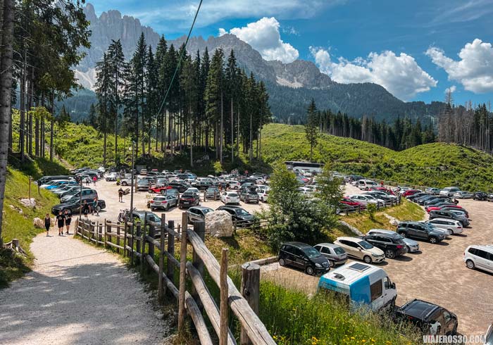 Dónde aparcar en el lago di Carezza