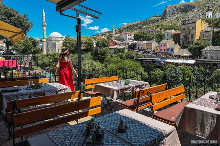 Una de las terrazas más bonitas que ver en Mostar.