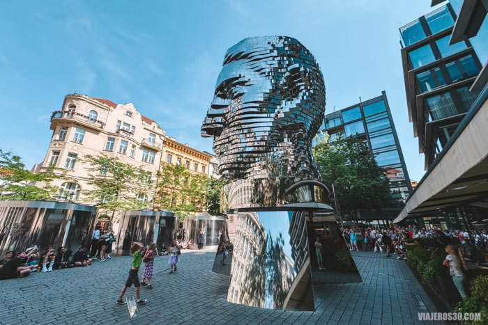 Praga en 3 días, estatua de Franz Kafka