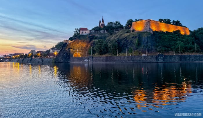 Fortaleza Vyšehrad al atardecer, Praga alternativa